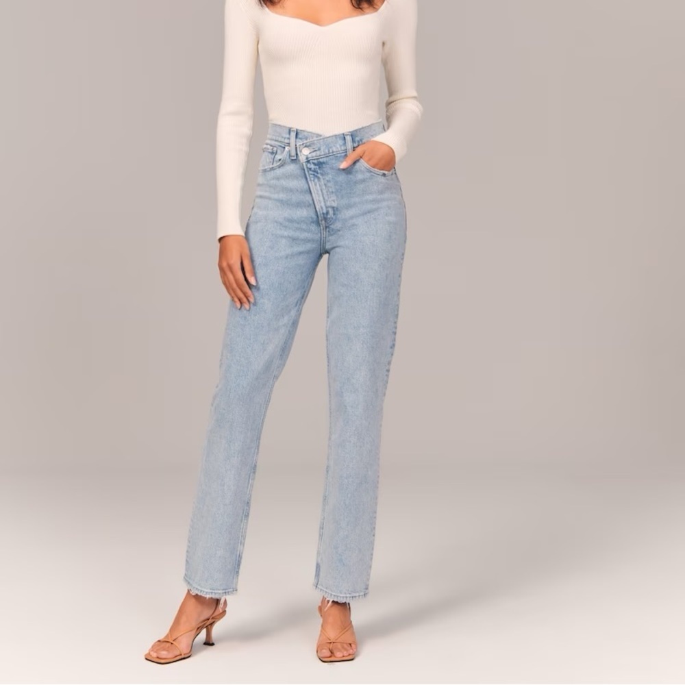 Abercrombie Ultra High Rise 90s Straight Jean Light Criss-Cross Waist 29/8